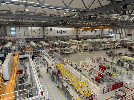 Azərbaycanlı jurnalistlər şəhər içində şəhər - Hamburqdakı Airbus zavodu ilə tanış olublar