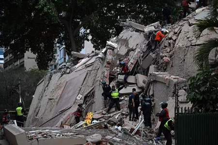Venesuelada dağıdıcı zəlzələ itkilərə və dağıntılara səbəb olub - YENİLƏNİB
