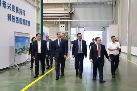 Rövşən Rüstəmov Çindən alınacaq sərnişin qatarlarına baxış keçirib