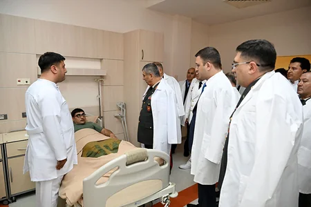 Zakir Həsənov Baş Klinik Hospitalı ziyarət edib