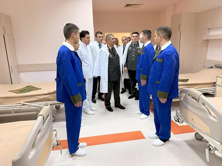 Zakir Həsənov Baş Klinik Hospitalı ziyarət edib