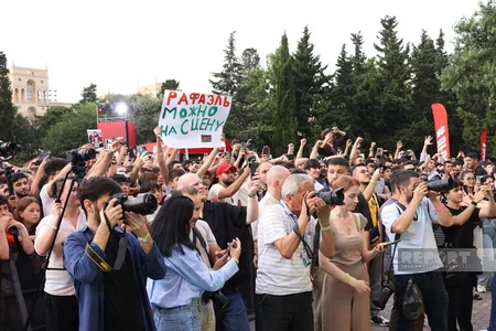 UFC döyüşçüləri Bakıda azarkeşlərlə görüşüblər