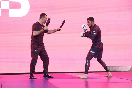 UFC döyüşçüləri Bakıda azarkeşlərlə görüşüblər