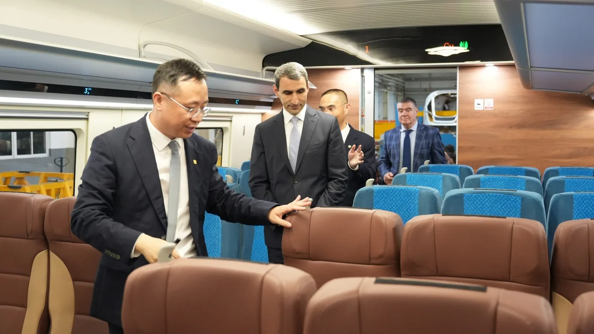 Rövşən Rüstəmov Çindən alınacaq sərnişin qatarlarına baxış keçirib