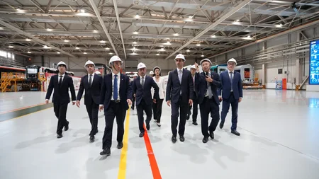Rövşən Rüstəmov Çindən alınacaq sərnişin qatarlarına baxış keçirib