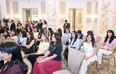 Qızların təhsilinə dəstək layihəsinin II Məzun Günü keçirilib