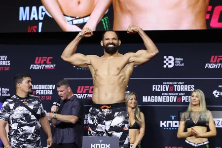 Bakıdakı UFC turnirindən əvvəl döyüşçülər üz-üzə gəliblər
