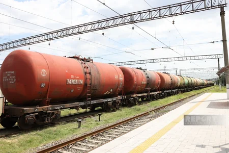 Азербайджан направил в Армению очередной состав с нефтепродуктами