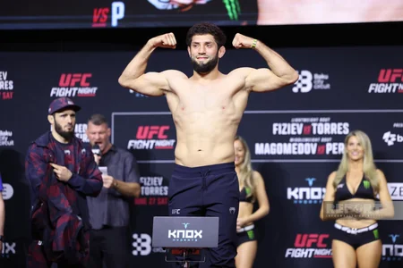 Bakıdakı UFC turnirindən əvvəl döyüşçülər üz-üzə gəliblər
