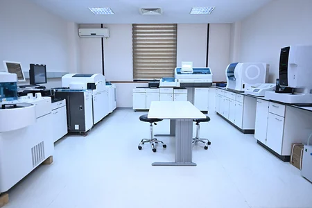 Zakir Həsənov yeni istifadəyə verilən idman zalında və Baş Klinik Hospitalda yaradılan şəraitlə tanış olub