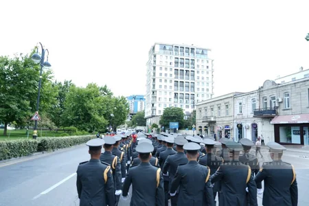 Bakıda hərbi orkestrlərin müşayiəti ilə keçirilən yürüşlər başa çatıb - YENİLƏNİB
