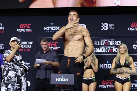 Bakıdakı UFC turnirindən əvvəl döyüşçülər üz-üzə gəliblər