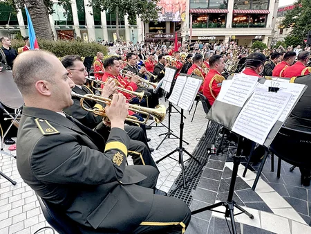 Azerbaijani and Turkish military orchestras perform festive concert in Baku