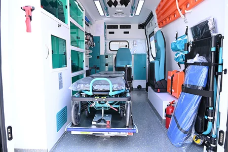 Zakir Həsənov yeni istifadəyə verilən idman zalında və Baş Klinik Hospitalda yaradılan şəraitlə tanış olub