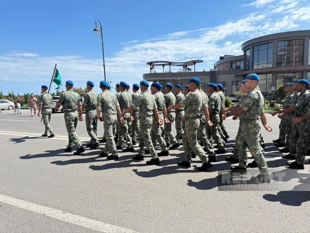 Sumqayıt bulvarında hərbi qulluqçuların yürüşü keçirilib