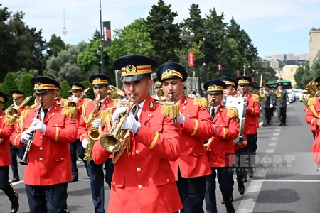 Bakıda hərbi orkestrlərin müşayiəti ilə keçirilən yürüşlər başa çatıb - YENİLƏNİB