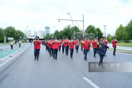 Bakıda hərbi orkestrlərin müşayiəti ilə keçirilən yürüşlər başa çatıb - YENİLƏNİB