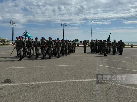 Sumqayıt bulvarında hərbi qulluqçuların yürüşü keçirilib