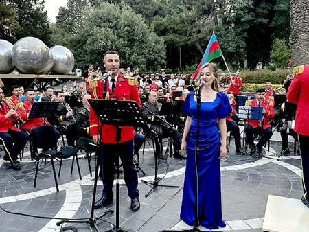 Azerbaijani and Turkish military orchestras perform festive concert in Baku