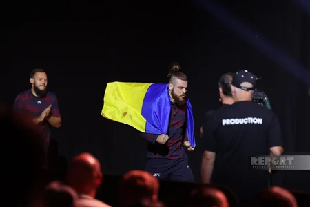 Bakıdakı UFC turnirindən əvvəl döyüşçülər üz-üzə gəliblər
