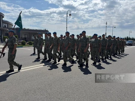 Sumqayıt bulvarında hərbi qulluqçuların yürüşü keçirilib