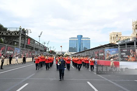 Bakıda hərbi orkestrlərin müşayiəti ilə keçirilən yürüşlər başa çatıb - YENİLƏNİB