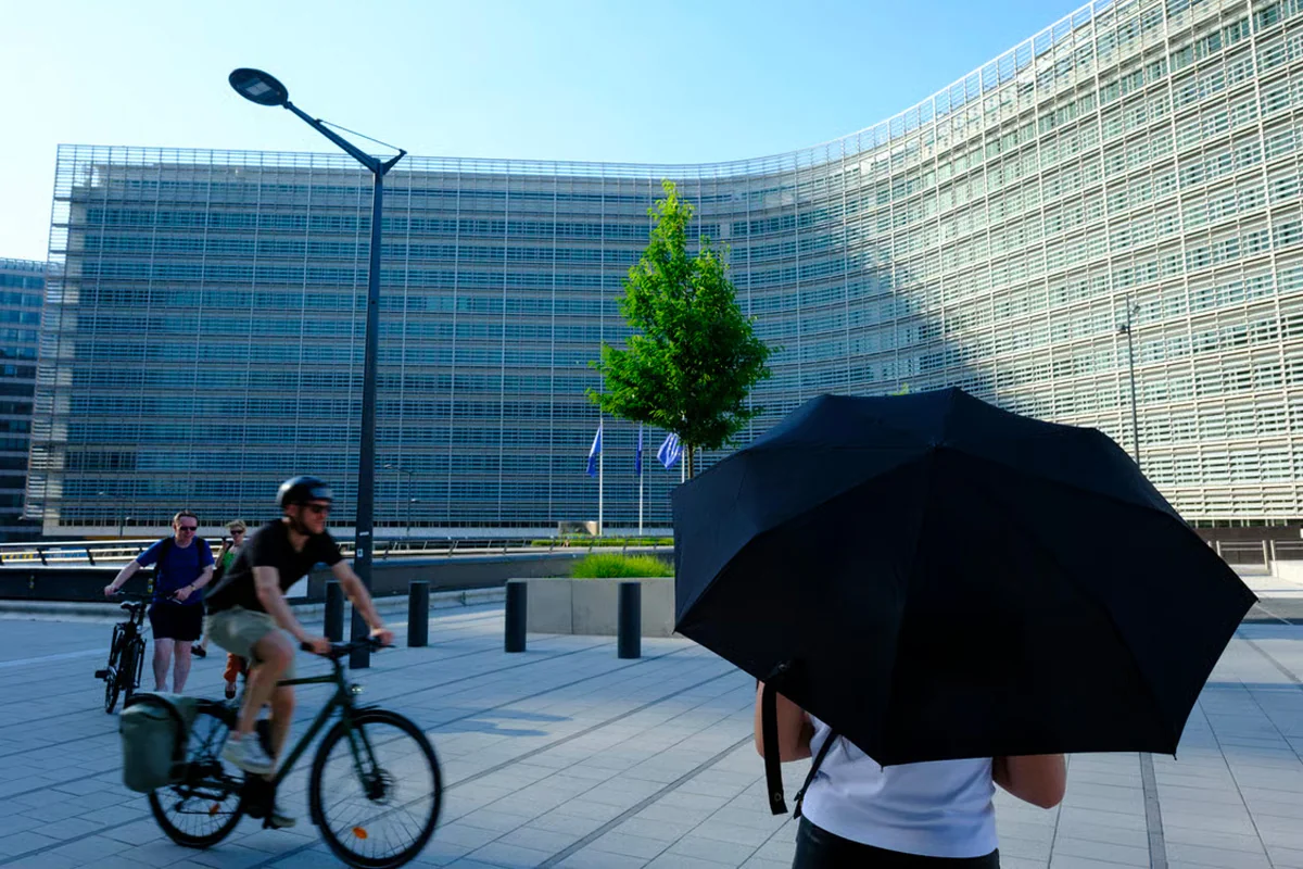 Heatwave knocks out air conditioning at European Commission headquarters in Brussels