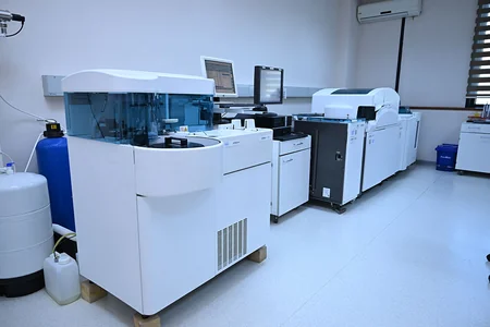 Zakir Həsənov yeni istifadəyə verilən idman zalında və Baş Klinik Hospitalda yaradılan şəraitlə tanış olub