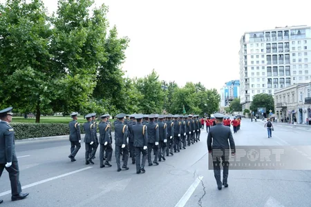 Bakıda hərbi orkestrlərin müşayiəti ilə keçirilən yürüşlər başa çatıb - YENİLƏNİB