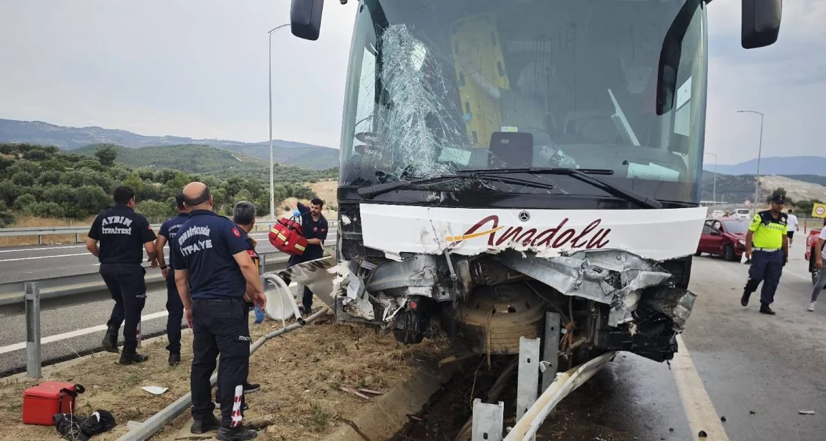 Türkiyədə sərnişin avtobusu qəzaya uğrayıb, xəsarət alanlar var