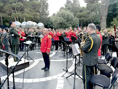 Azerbaijani and Turkish military orchestras perform festive concert in Baku