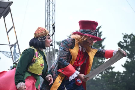 Leyla Əliyeva və Arzu Əliyeva CandyFest yay festivalını ziyarət edib və Sehrli mirvari su sirki şousunu izləyiblər