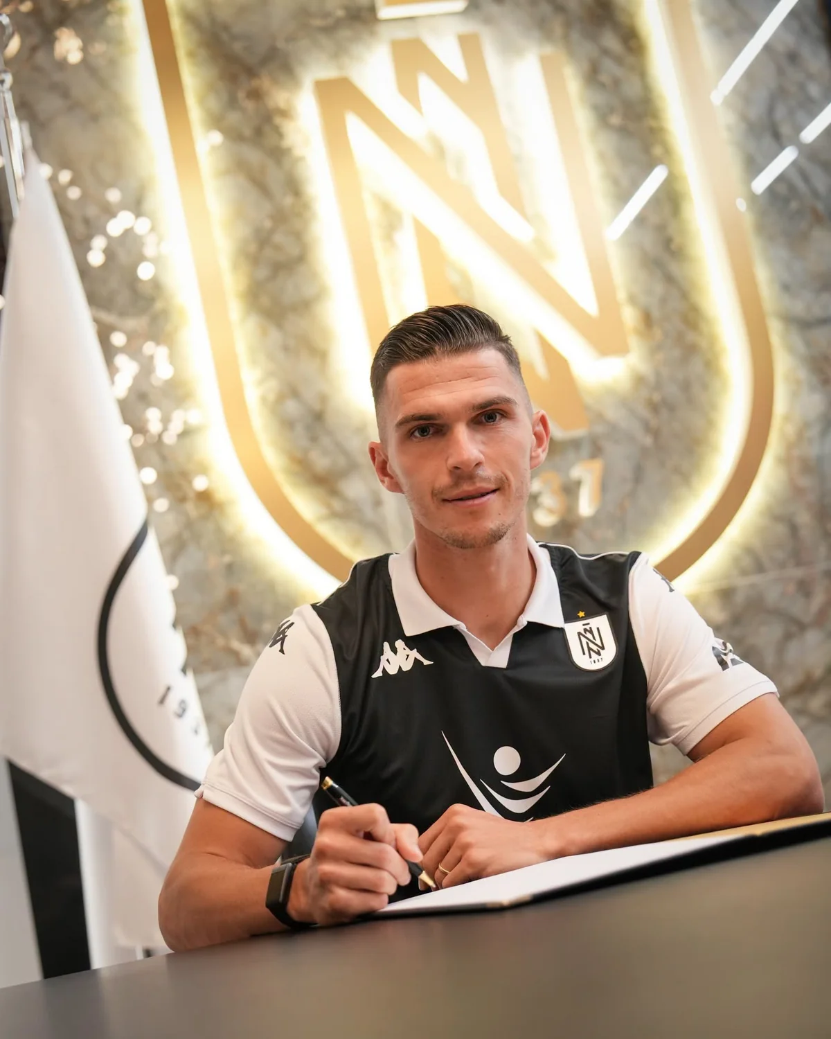 Neftçi slovakiyalı hücumçunu transfer edib