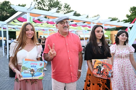Leyla Əliyeva və Arzu Əliyeva CandyFest yay festivalını ziyarət edib və Sehrli mirvari su sirki şousunu izləyiblər