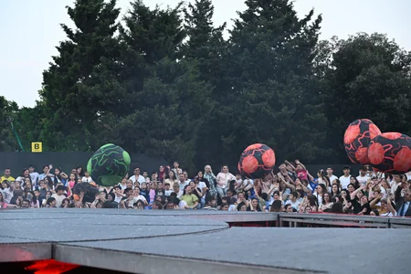 Leyla Əliyeva və Arzu Əliyeva CandyFest yay festivalını ziyarət edib və Sehrli mirvari su sirki şousunu izləyiblər
