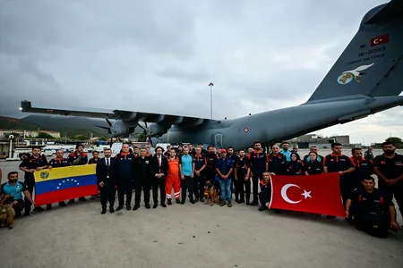 Türkiyə güclü zəlzələdən sonra Venesuelaya xilasedici qrup göndərib
