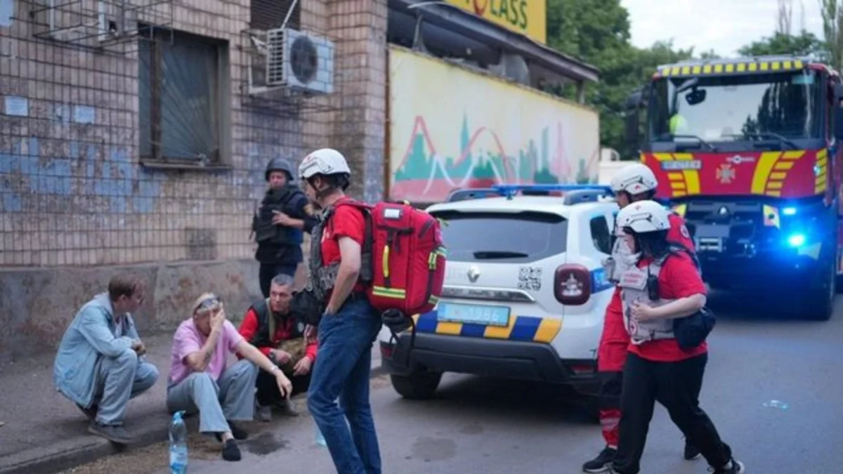 При ударах ВС РФ по Запорожью погибли два человека, пострадали 16