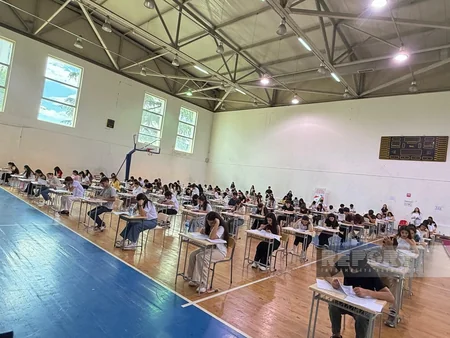 Marneulidə azərbaycanlı abituriyentlər üçün ödənişsiz sınaq imtahanı keçirilib