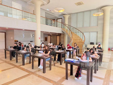 Marneulidə azərbaycanlı abituriyentlər üçün ödənişsiz sınaq imtahanı keçirilib