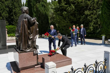 TDT-yə üzv ölkələrin dini məsələlər üzrə dövlət qurumlarının rəhbərləri Fəxri xiyabanı ziyarət ediblər