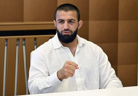 Fərid Qayıbov UFC Fight Nightda çıxış edən azərbaycanlı idmançılarla görüşüb