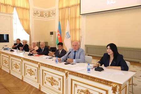 Bakıda Türk tarixinə baxış və ideoloji yanaşmalar mövzusunda panel iclası keçirilib