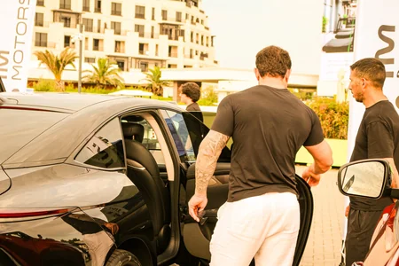 İlk IM Motors LS9 Plug-in-Hybrid Sea Breezedə təqdim olundu