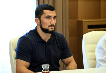 Fərid Qayıbov UFC Fight Nightda çıxış edən azərbaycanlı idmançılarla görüşüb