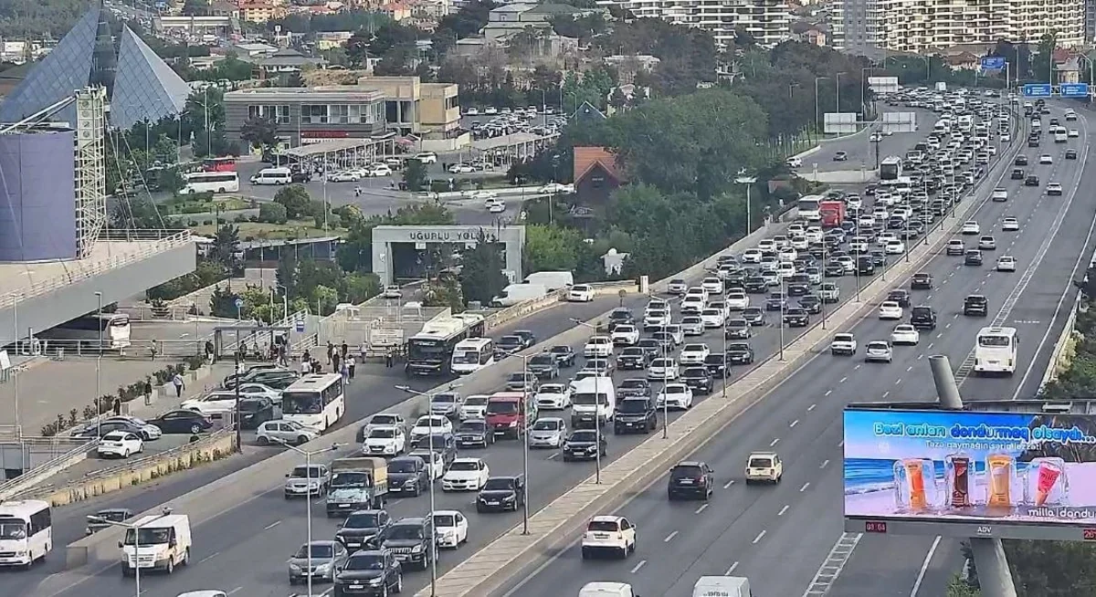 Bakının bəzi yollarında nəqliyyatın sıxlığı müşahidə olunur