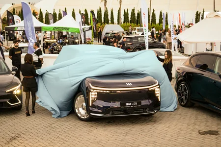 İlk IM Motors LS9 Plug-in-Hybrid Sea Breezedə təqdim olundu