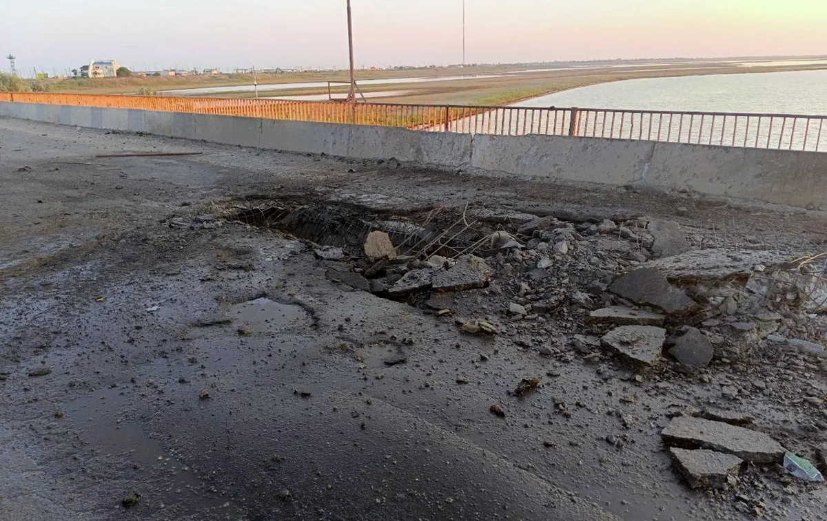 Ukrayna Krımda və Zaporojye vilayətində iki körpüyə zərbə endirib