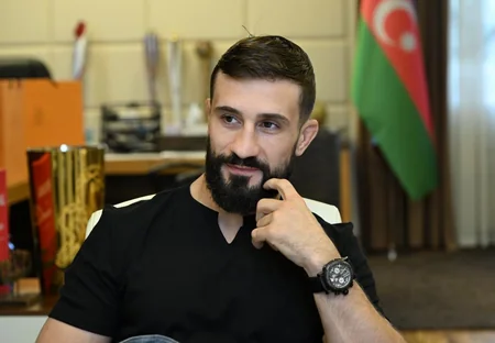 Fərid Qayıbov UFC Fight Nightda çıxış edən azərbaycanlı idmançılarla görüşüb