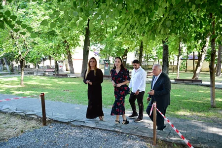 Leyla Əliyeva Şəki şəhərindəki Məhəmməd Füzuli adına parkda görülən işlərlə tanış olub