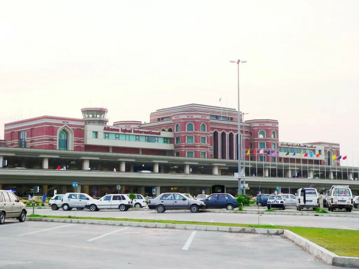 Lahore airport to close runways for three hours daily over bird strike risk